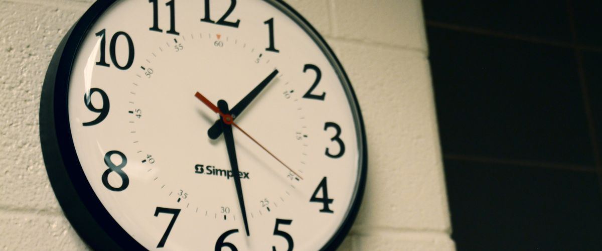 A wall clock, representing the hours that separate part-time from live-in care