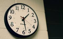 A wall clock, representing the hours that separate part-time from live-in care